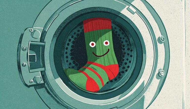 Ilustrácia dvierok práčky s jednou zeleno-červenou pruhovanou ponožkou vo vnútri. Ponožka má usmievavú tvár, čo jej dodáva hravý a veselý výraz.